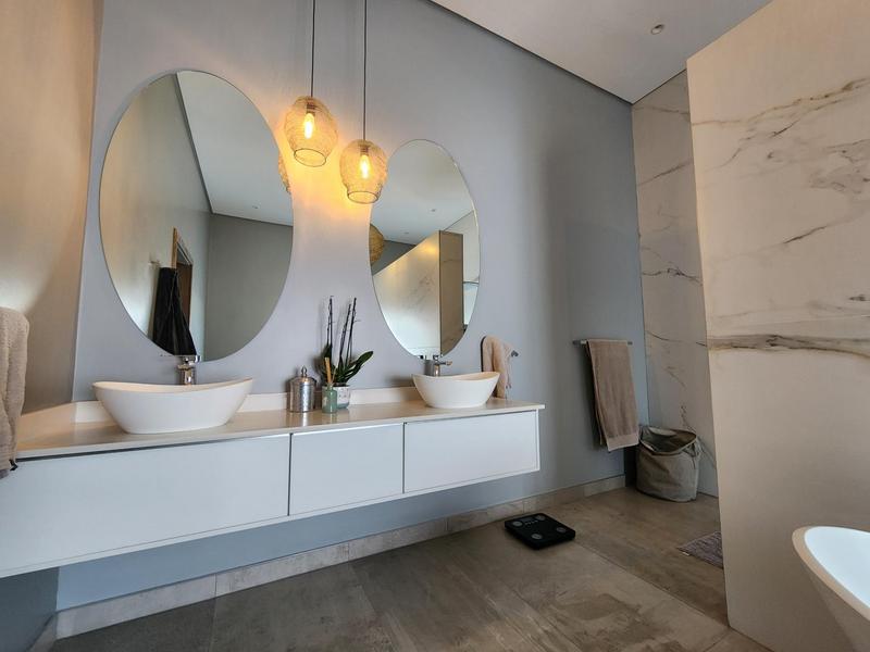 5 Bedroom Property for Sale in Heron Banks Golf Estate Free State